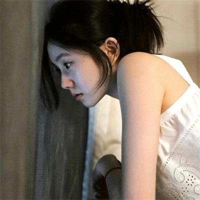 黑衣女孩